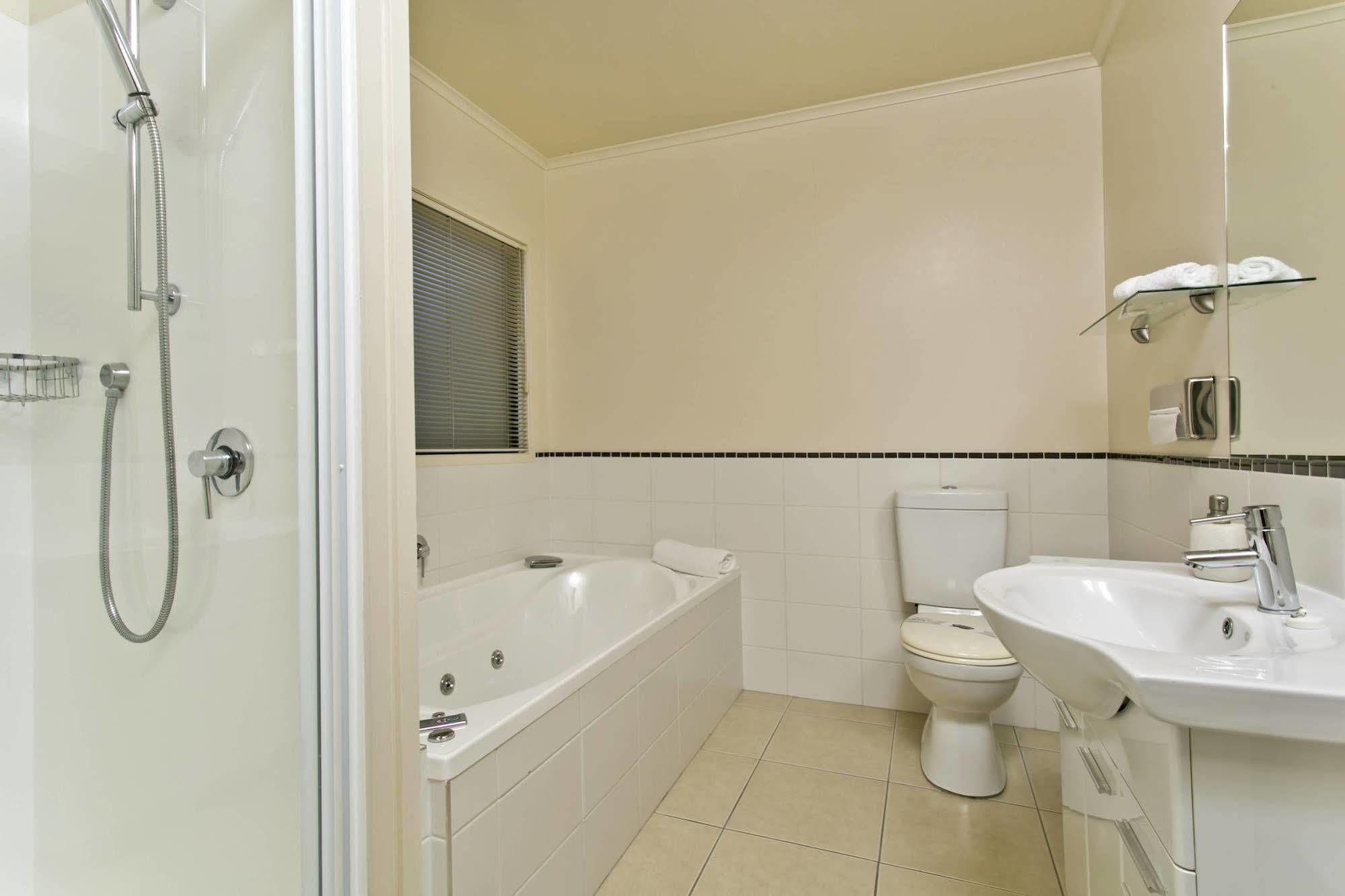 Ballinor Motor Inn Hamilton Bagian luar foto